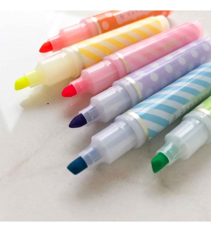 Набор разноцветных маркеров